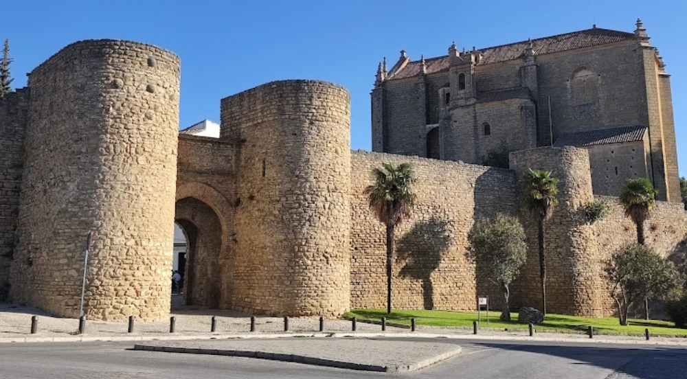 la puerta de almocabar en ronda