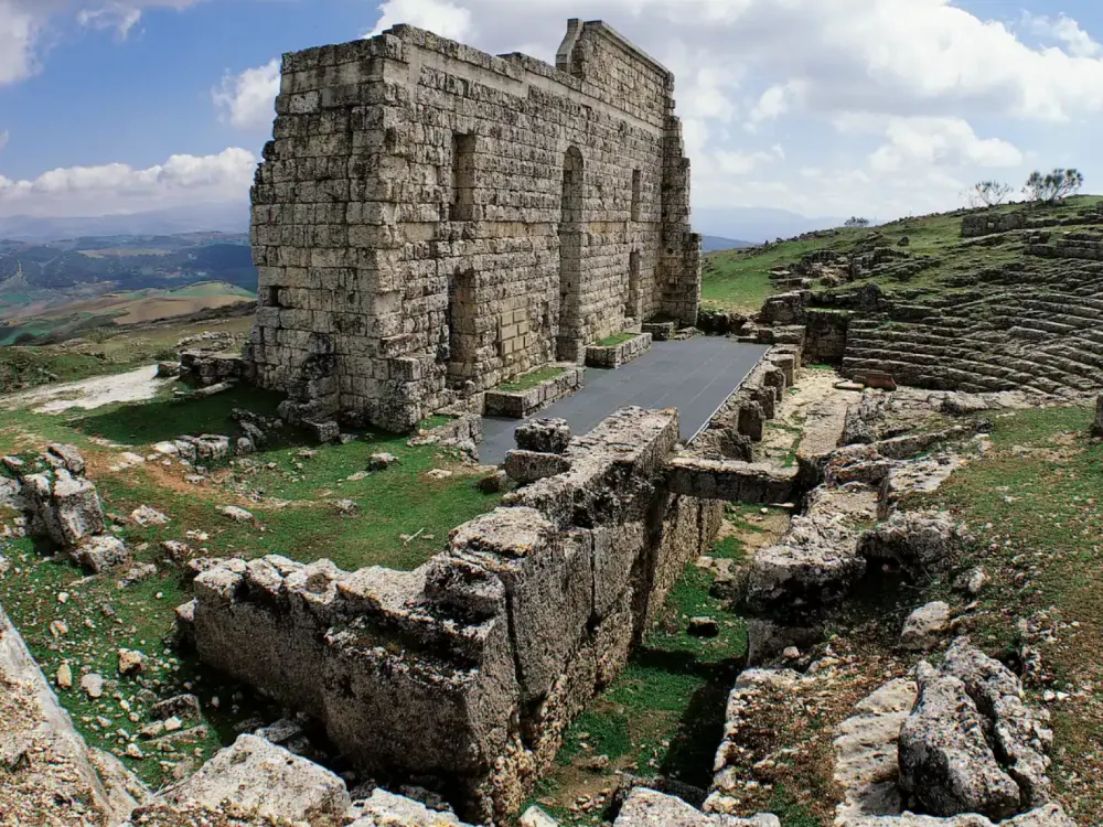 ruta de ruina romana de acinipo en ronda