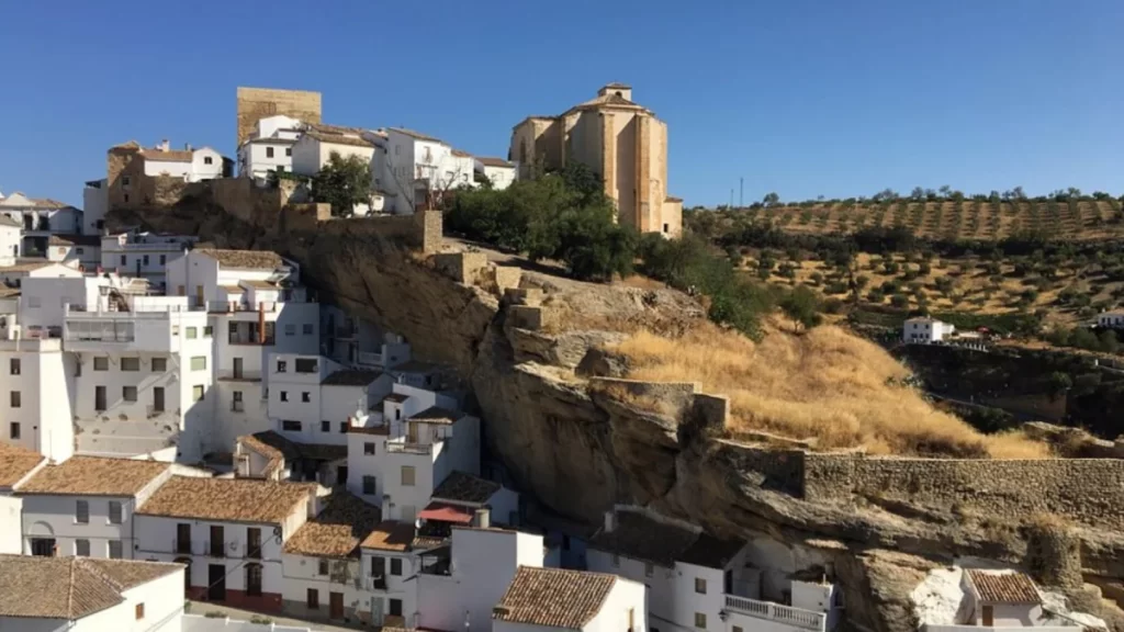 visit the castle of setenil de las bodegas